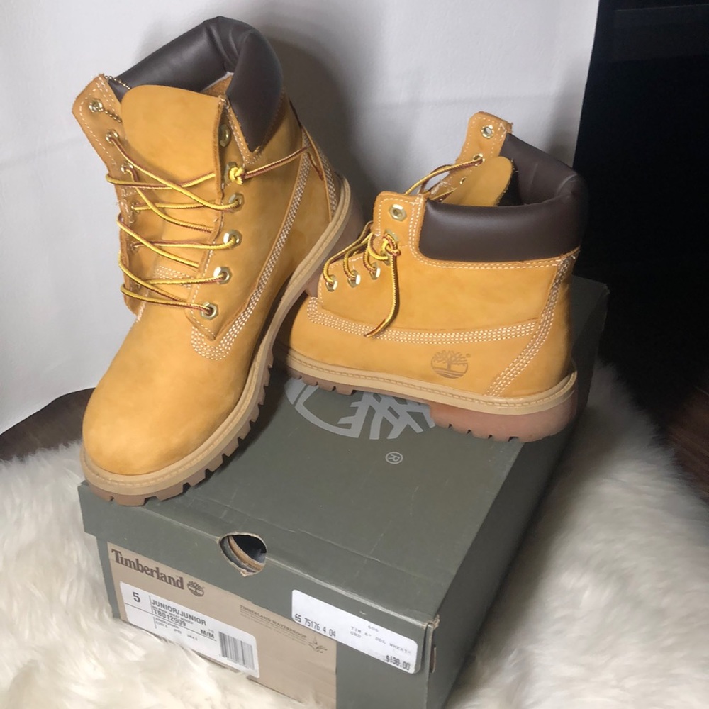 TIMBERLAND wheat boots
